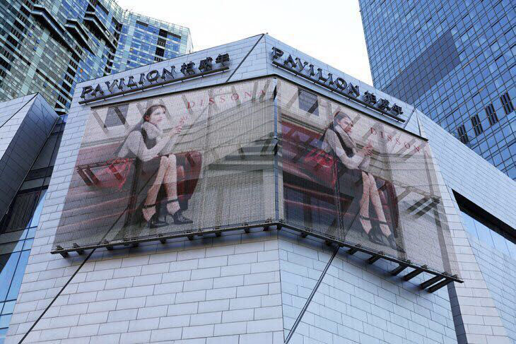 P3-9-7-8-میډیا-Facade-Glass-Wall-LED-Display-شفاف-LED-پرده